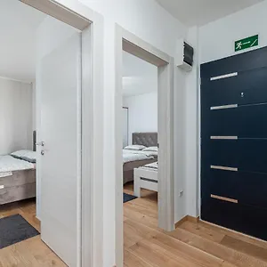 https://massa-b42.in-istria.net